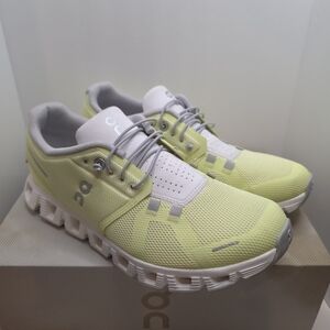 On Cloud Cloud 5 Womans 8.5 Hay/frost